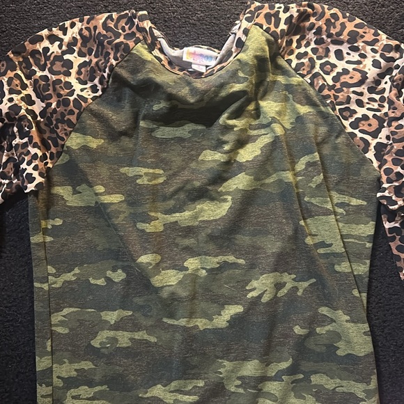 Camouflage and Cheetah Print top in size S - Picture 3 of 3